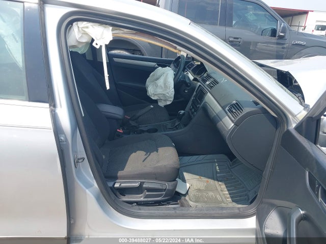 1VWAT7A33HC022479 Volkswagen Passat 1.8t S