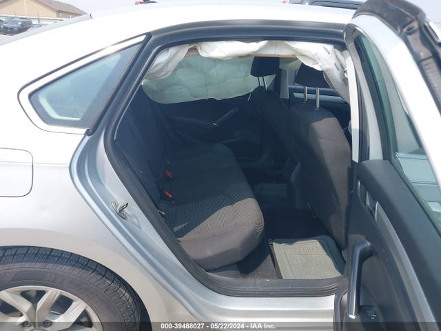 1VWAT7A33HC022479 Volkswagen Passat 1.8t S
