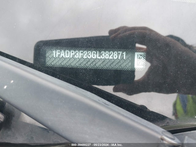 Ford FOCUS SE 2016 1FADP3F23GL382871 Image 9