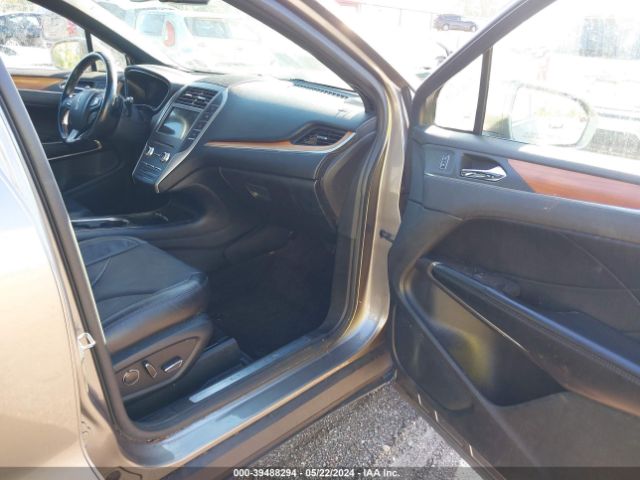 5LMCJ3C95HUL24838 Lincoln Mkc Reserve