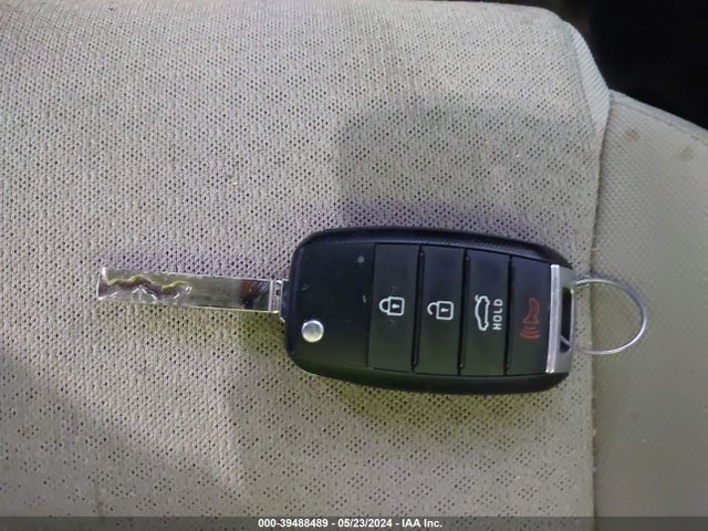 KIA Optima Lx 2016 KNAGT4L30G5090859 Image 11