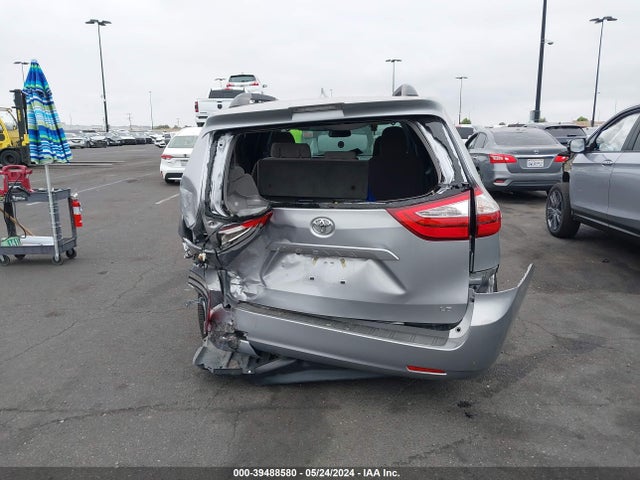 Toyota Sienna Le 8 Passenger 2018 5TDKZ3DC8JS954787 Image 16