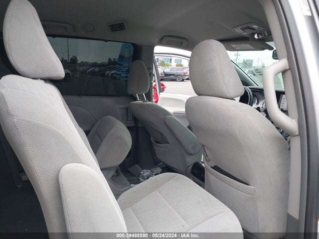 Toyota Sienna Le 8 Passenger 2018 5TDKZ3DC8JS954787 Image 8