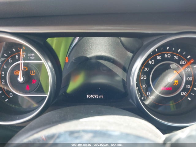 1C4HJXEG5JW260360 Jeep Wrangler Unlimited Sahara 4x4