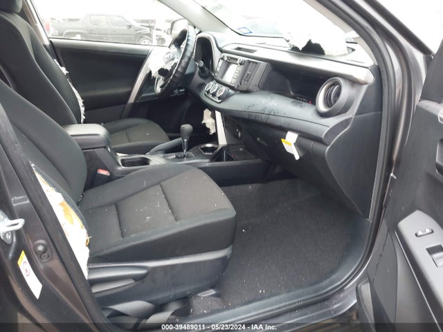 Toyota RAV4 LE 2018 JTMZFREV7JJ156062 Image 5