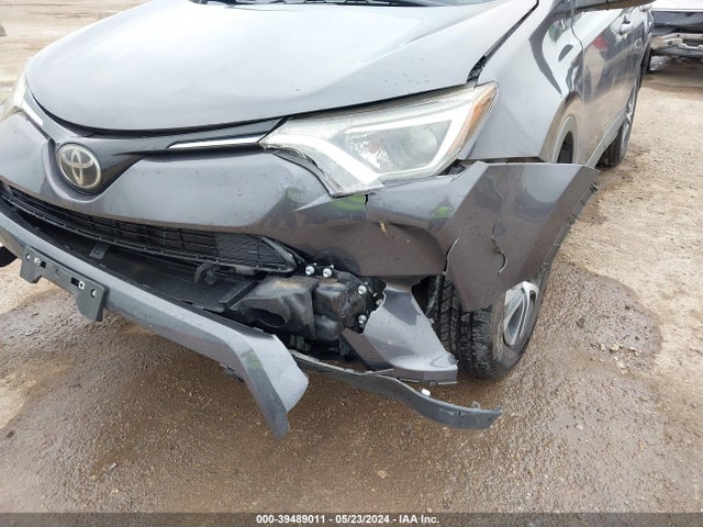 Toyota RAV4 LE 2018 JTMZFREV7JJ156062 Image 6