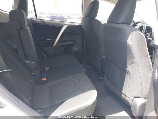 Toyota RAV4 LE 2018 JTMZFREV8JJ747856 Image 8