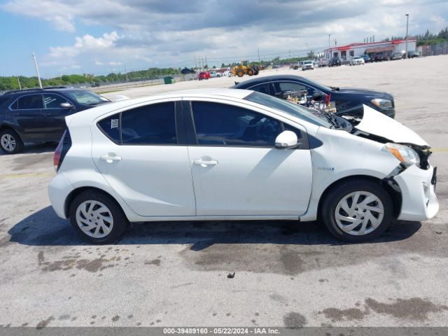 JTDKDTB34F1587215 Toyota Prius C One