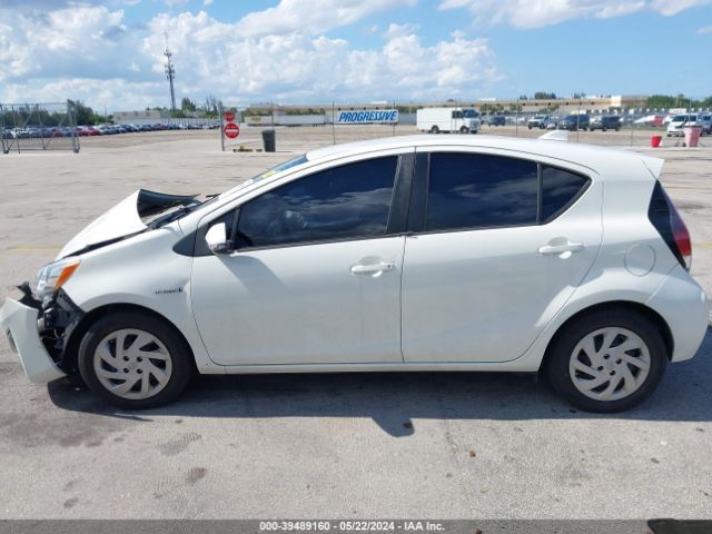 JTDKDTB34F1587215 Toyota Prius C One