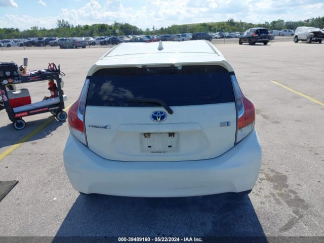JTDKDTB34F1587215 Toyota Prius C One