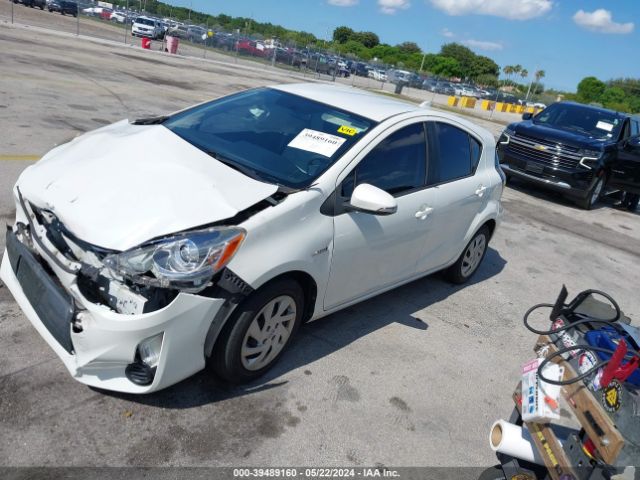 JTDKDTB34F1587215 Toyota Prius C One