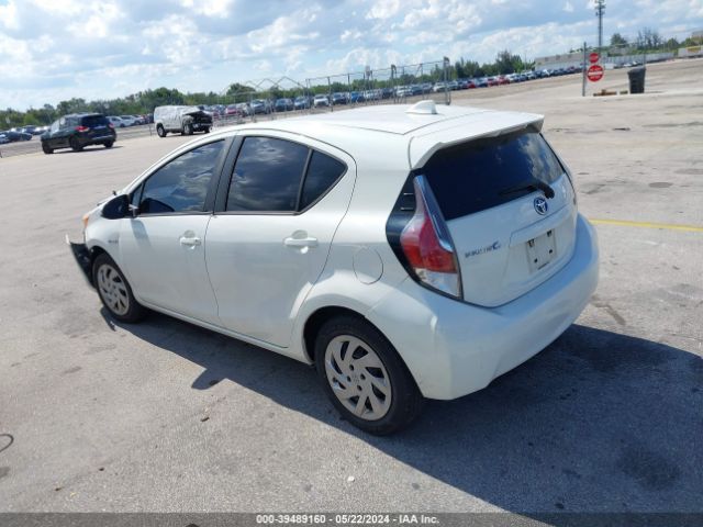 JTDKDTB34F1587215 Toyota Prius C One