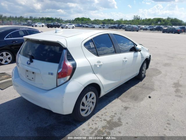 JTDKDTB34F1587215 Toyota Prius C One