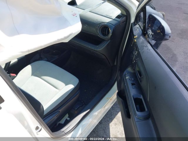 JTDKDTB34F1587215 Toyota Prius C One