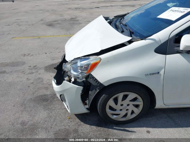 JTDKDTB34F1587215 Toyota Prius C One