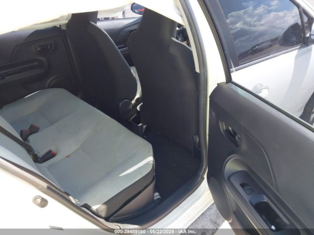 JTDKDTB34F1587215 Toyota Prius C One