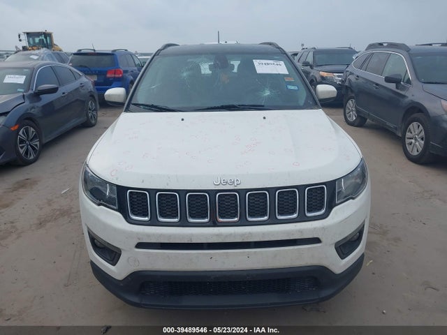 3C4NJCBB8JT425098 Jeep Compass Latitude Fwd