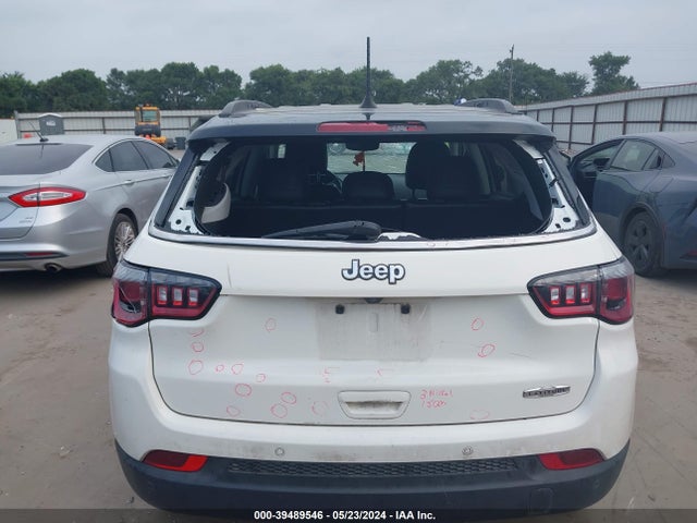 3C4NJCBB8JT425098 Jeep Compass Latitude Fwd