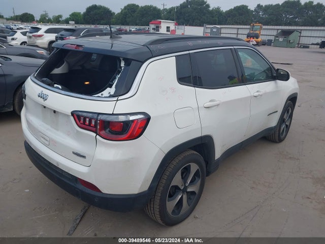 3C4NJCBB8JT425098 Jeep Compass Latitude Fwd
