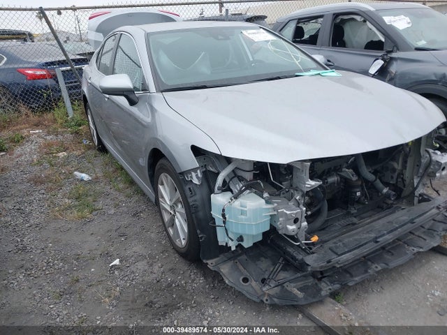 Toyota CAMRY LE 2022 4T1C11AK4NU672669 Image 1