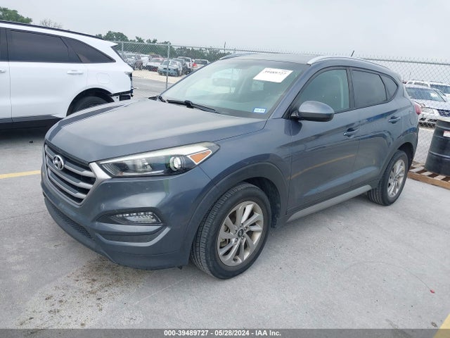 Hyundai TUCSON SE 2017 KM8J33A45HU388082 Image 2