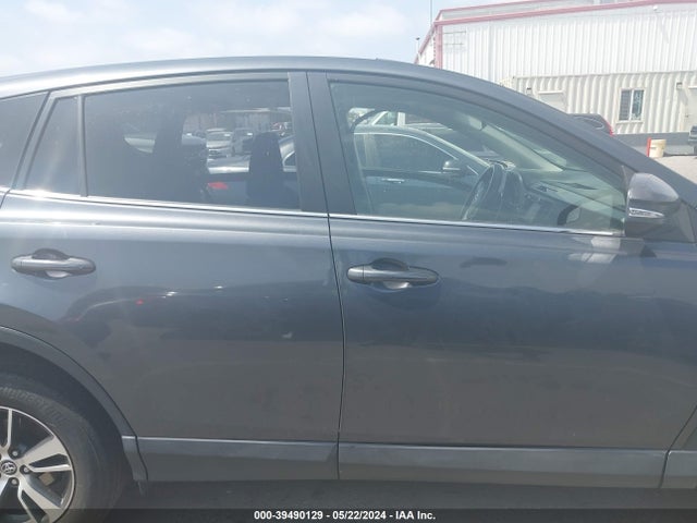 Toyota Rav4 Xle 2017 JTMWFREV5HD108135 Image 13
