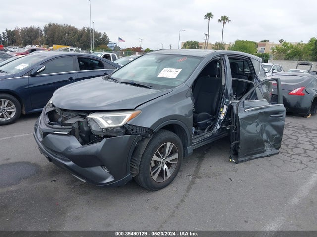 Toyota Rav4 Xle 2017 JTMWFREV5HD108135 Image 2