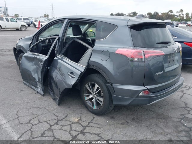 Toyota Rav4 Xle 2017 JTMWFREV5HD108135 Image 3