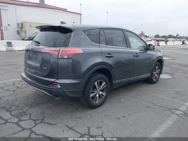 Toyota Rav4 Xle 2017 JTMWFREV5HD108135 Image 4