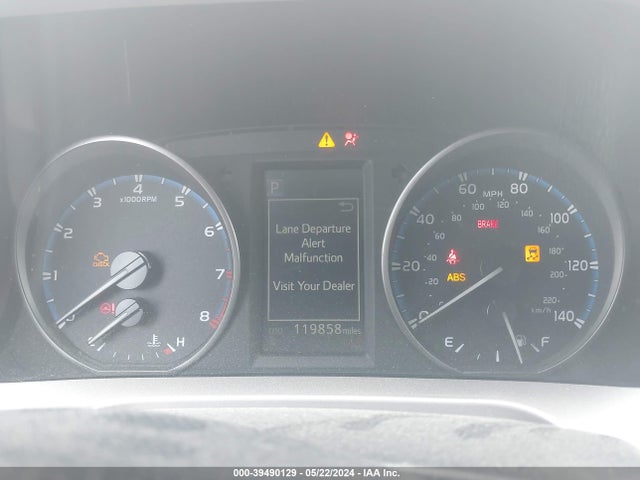 Toyota Rav4 Xle 2017 JTMWFREV5HD108135 Image 7