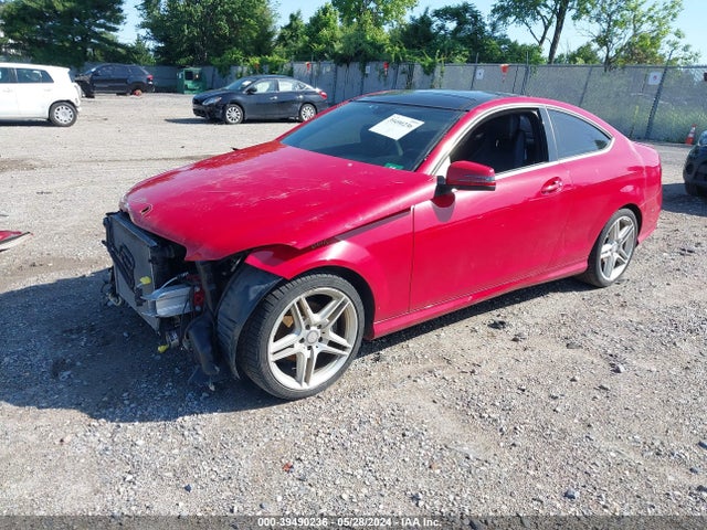 Mercedes-Benz C 250 2014 WDDGJ4HB9EG205846 Image 2