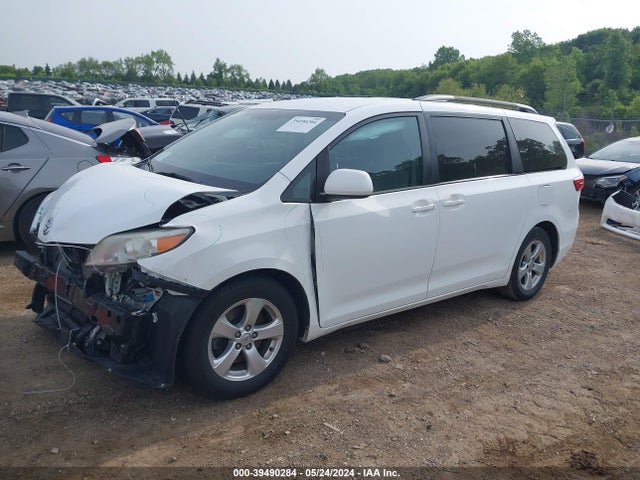 Toyota Sienna Le 8 Passenger 2015 5TDKK3DC4FS596664 Image 2