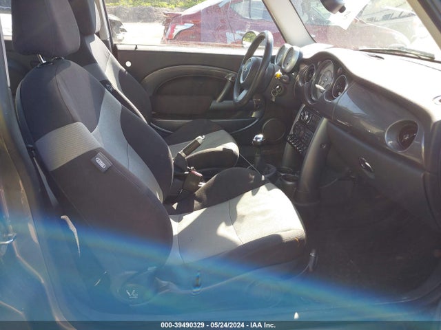 2005 MINI COOPER S WMWRE33575TL10912 Photo 4