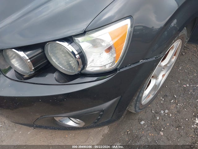 Chevrolet Sonic Ltz Auto 2015 1G1JE5SB2F4197569 Image 14