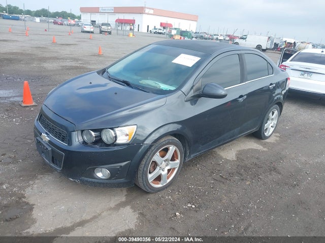 Chevrolet Sonic Ltz Auto 2015 1G1JE5SB2F4197569 Image 2