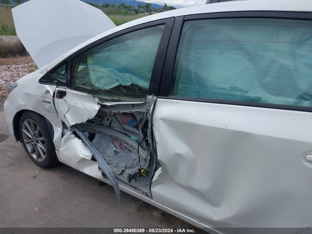 Toyota Prius V Five 2017 JTDZN3EU9HJ057535 Image 6