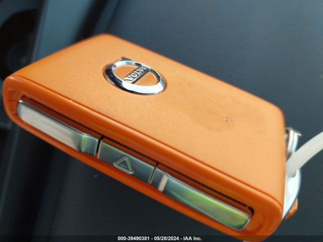 YV4L12UE1P2049974 Volvo Xc40 B5 Plus Bright Theme