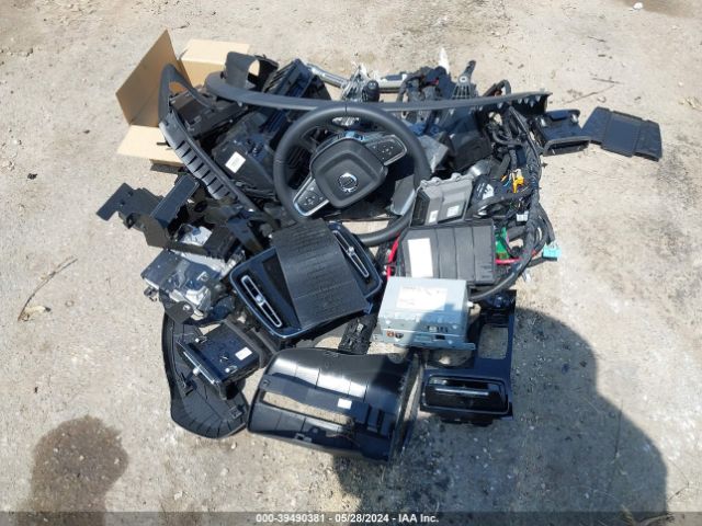 YV4L12UE1P2049974 Volvo Xc40 B5 Plus Bright Theme
