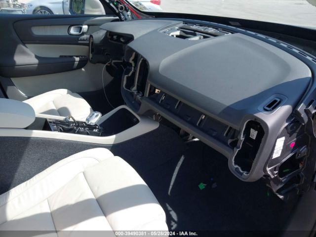 YV4L12UE1P2049974 Volvo Xc40 B5 Plus Bright Theme
