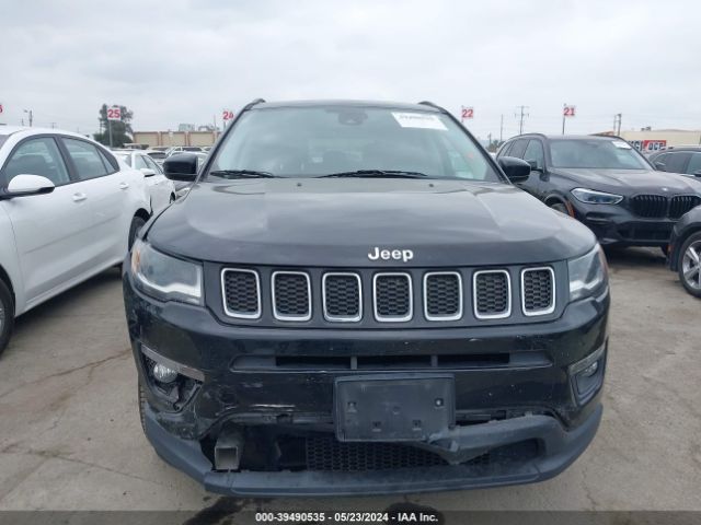 3C4NJCBBXJT228739 Jeep Compass Latitude Fwd