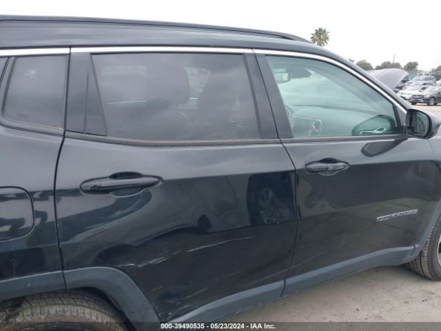 3C4NJCBBXJT228739 Jeep Compass Latitude Fwd