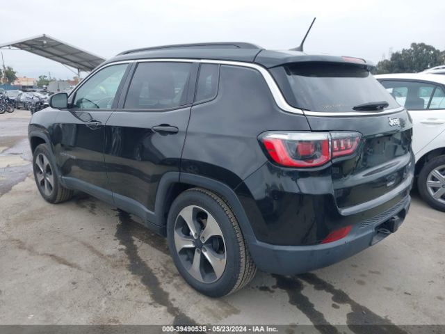 3C4NJCBBXJT228739 Jeep Compass Latitude Fwd