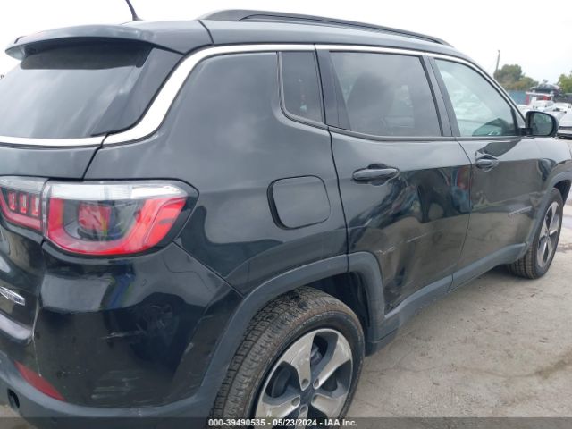 3C4NJCBBXJT228739 Jeep Compass Latitude Fwd