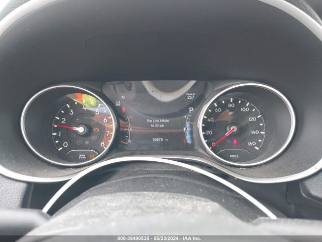 3C4NJCBBXJT228739 Jeep Compass Latitude Fwd