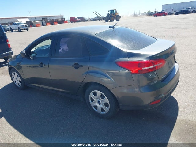 Ford FOCUS S 2017 1FADP3E25HL284413 Image 3