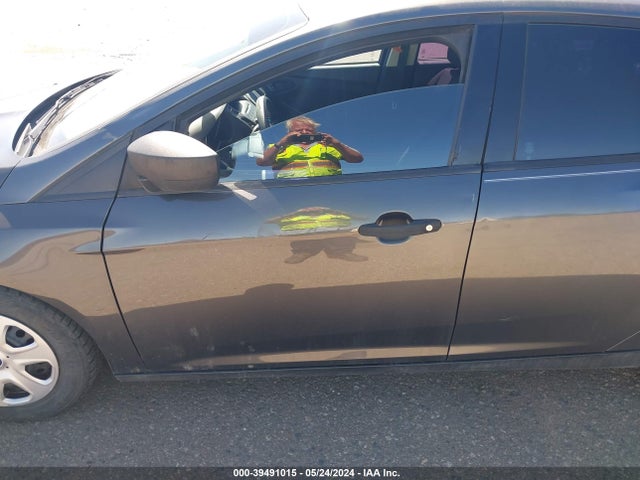 Ford FOCUS S 2017 1FADP3E25HL284413 Image 6