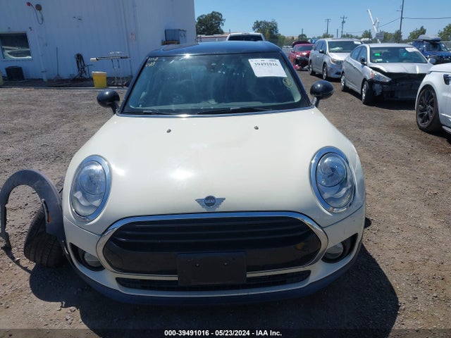 Mini Clubman Cooper 2019 WMWLN5C59K2E35027 Image 12