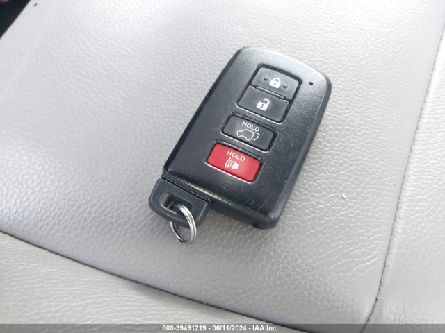 Toyota Rav4 Xle 2018 JTMRFREV8JJ251827 Image 11