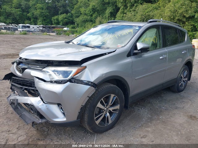 Toyota Rav4 Xle 2018 JTMRFREV8JJ251827 Image 2
