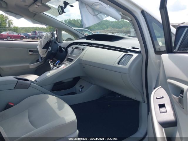JTDKN3DU1F1882212 Toyota Prius Two